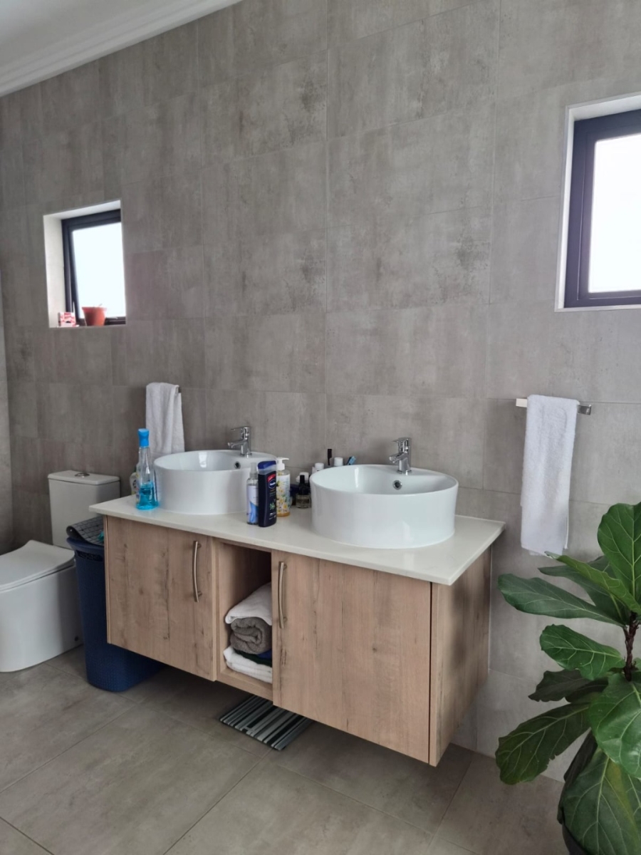 2 Bedroom Property for Sale in Kidds Beach Eastern Cape